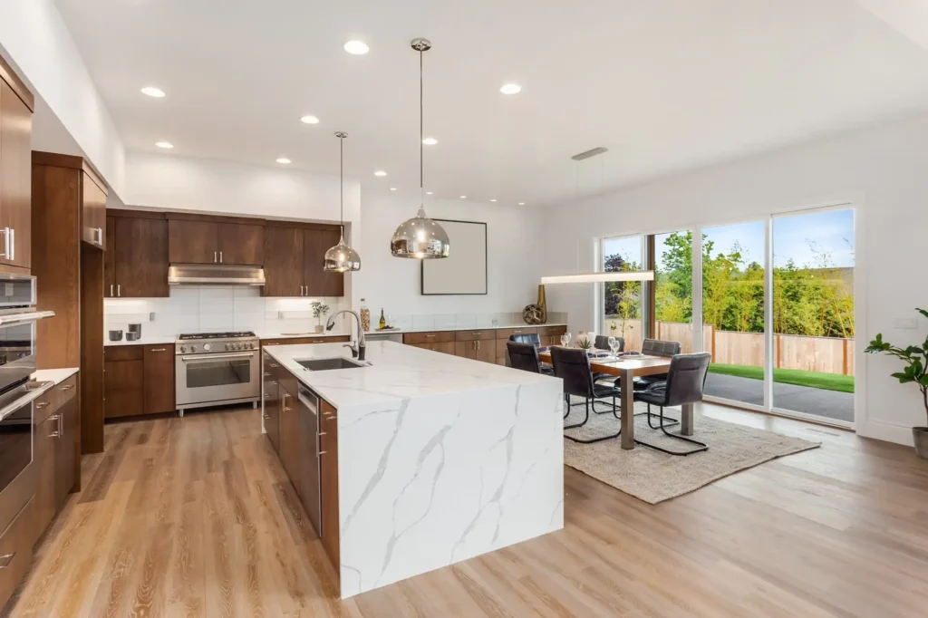 Quality carpentry and finish work by general contractor in Bonita